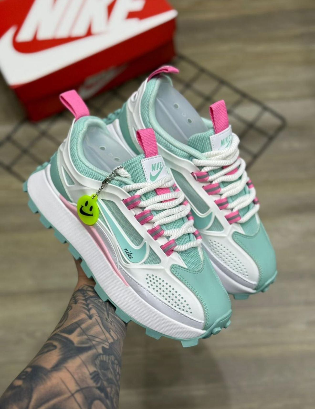 Nike Bailleli – Verde Agua