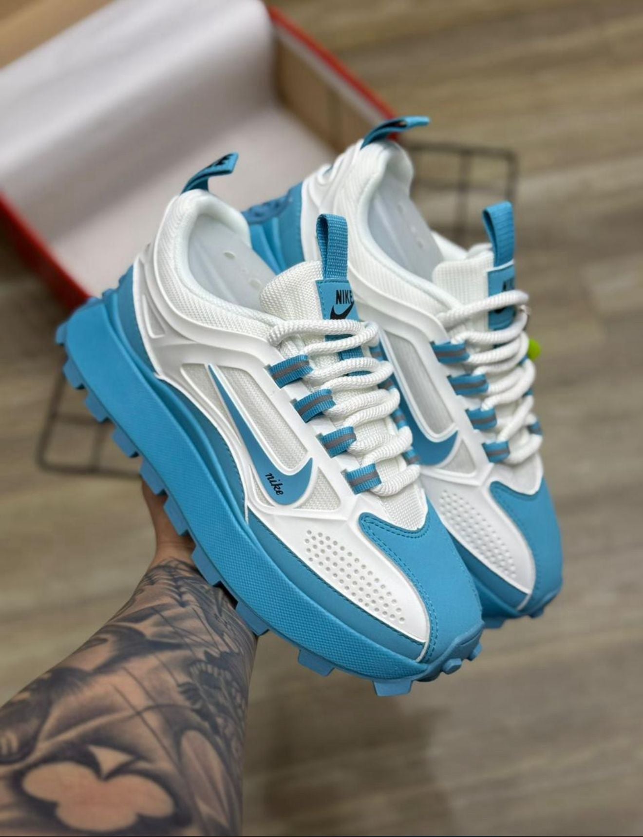 Nike Bailleli – Blanco y Celeste