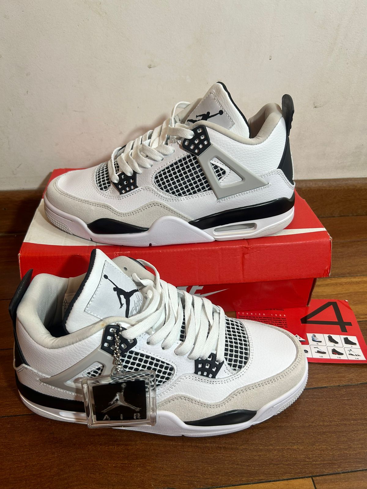 Imagenes de jordan retro 4 on sale