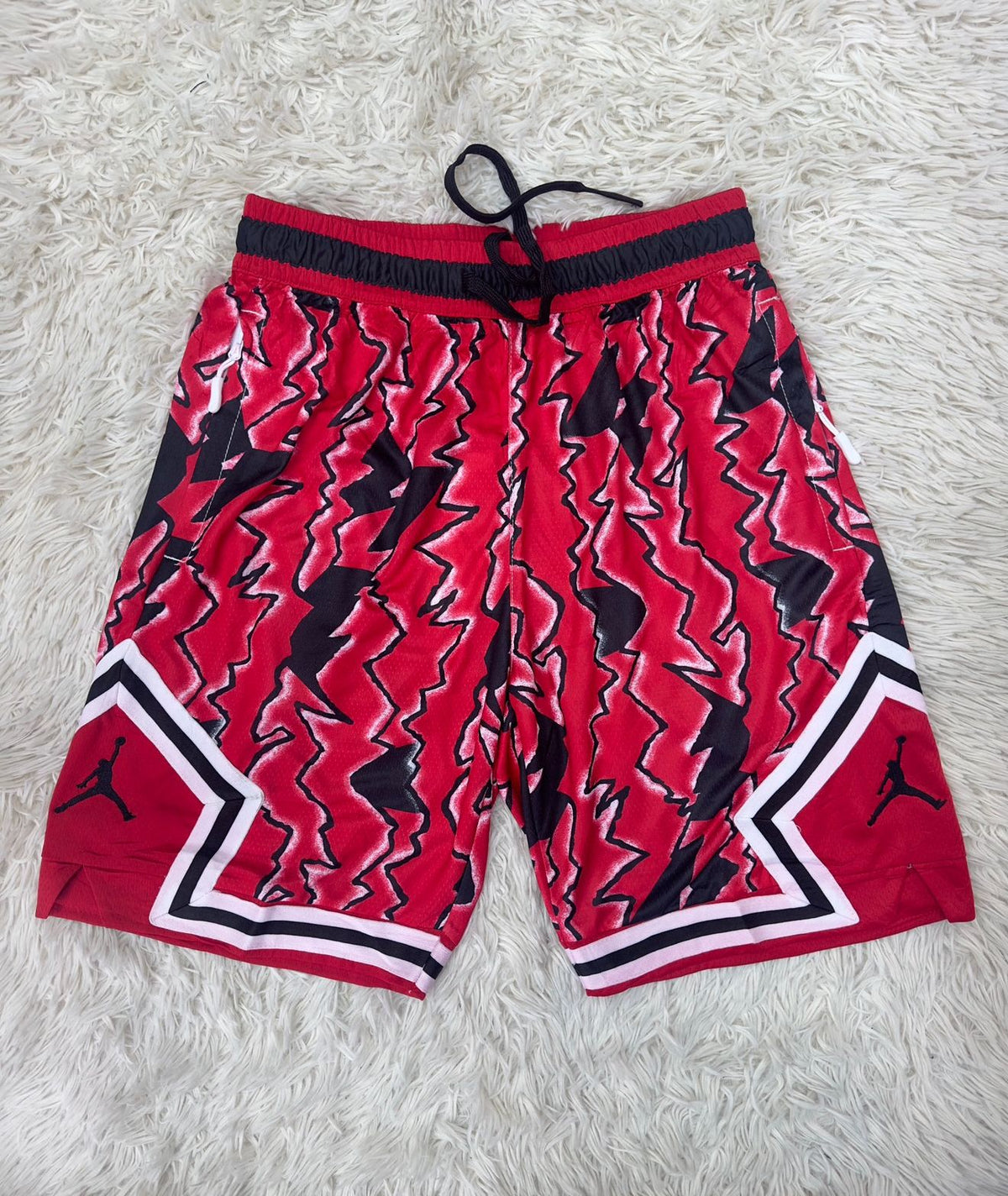 Short Jordan Diamond - Diseño Rojo y Negro