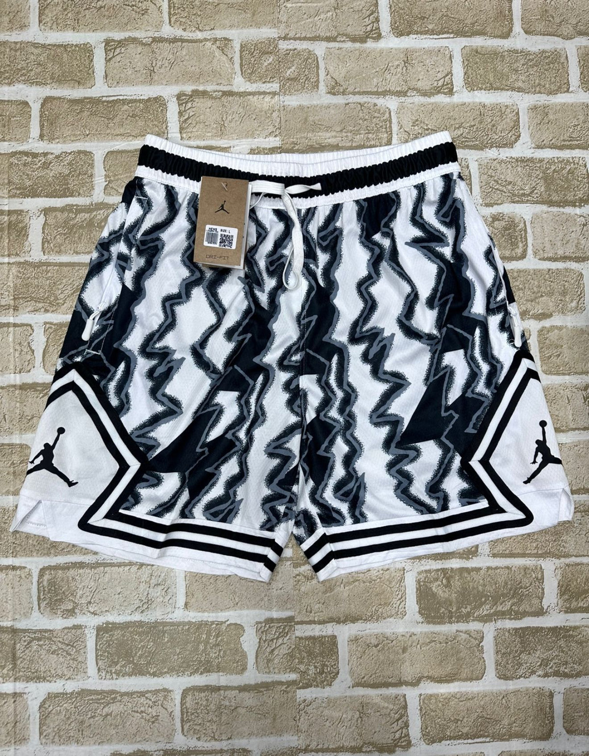 Short Jordan Diamond - Diseño Rayo Blanco Y Negro