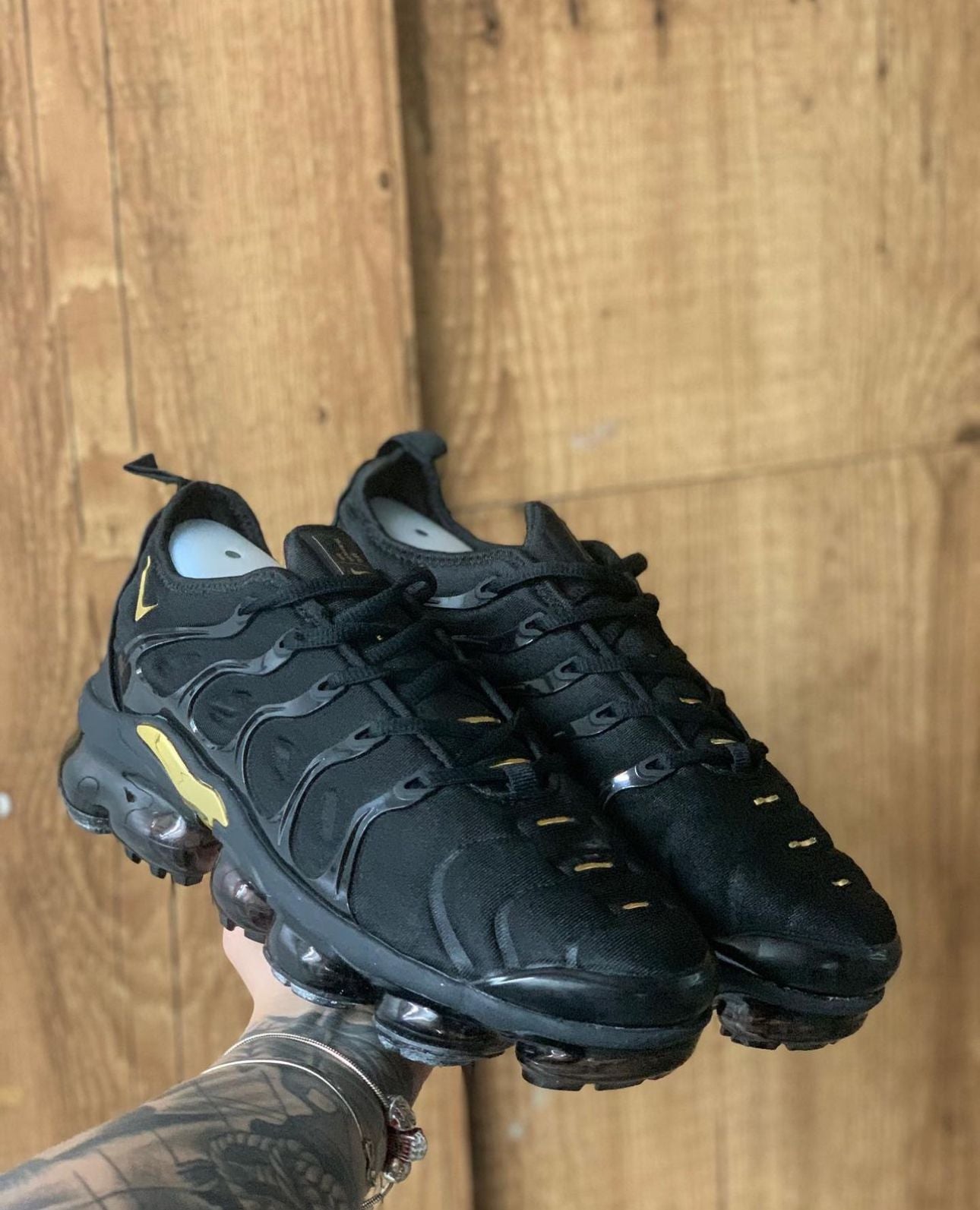 Nike VaporMax PLUS - Negras y Amarillo