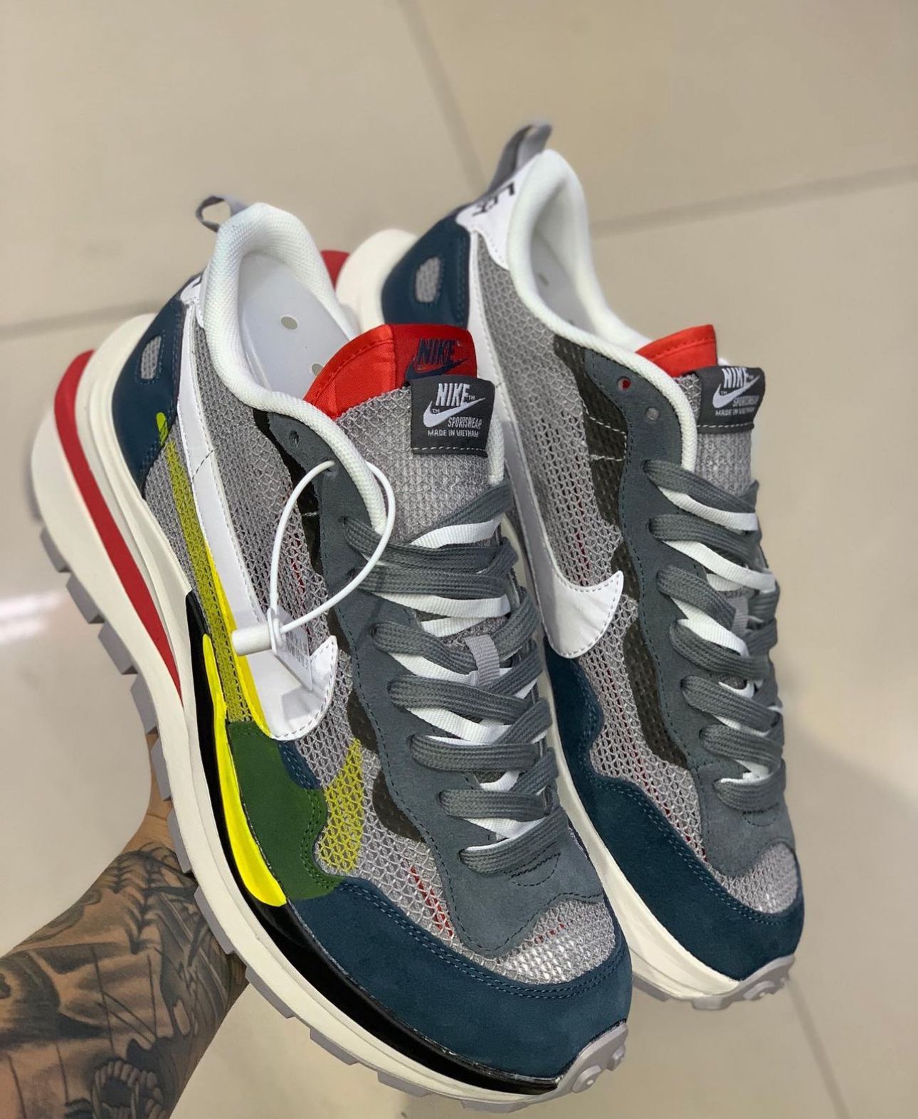 Nike Sacai - Gris y Amarillas