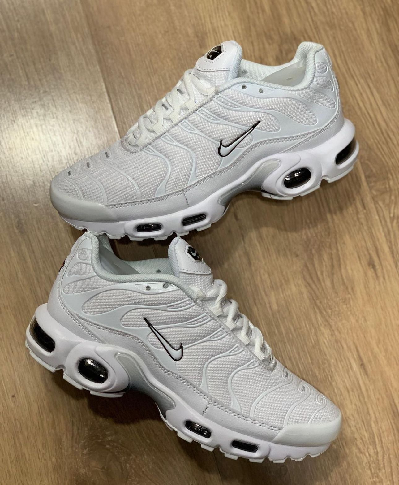 Nike Air Max Plus TN - Blancas pipa negra