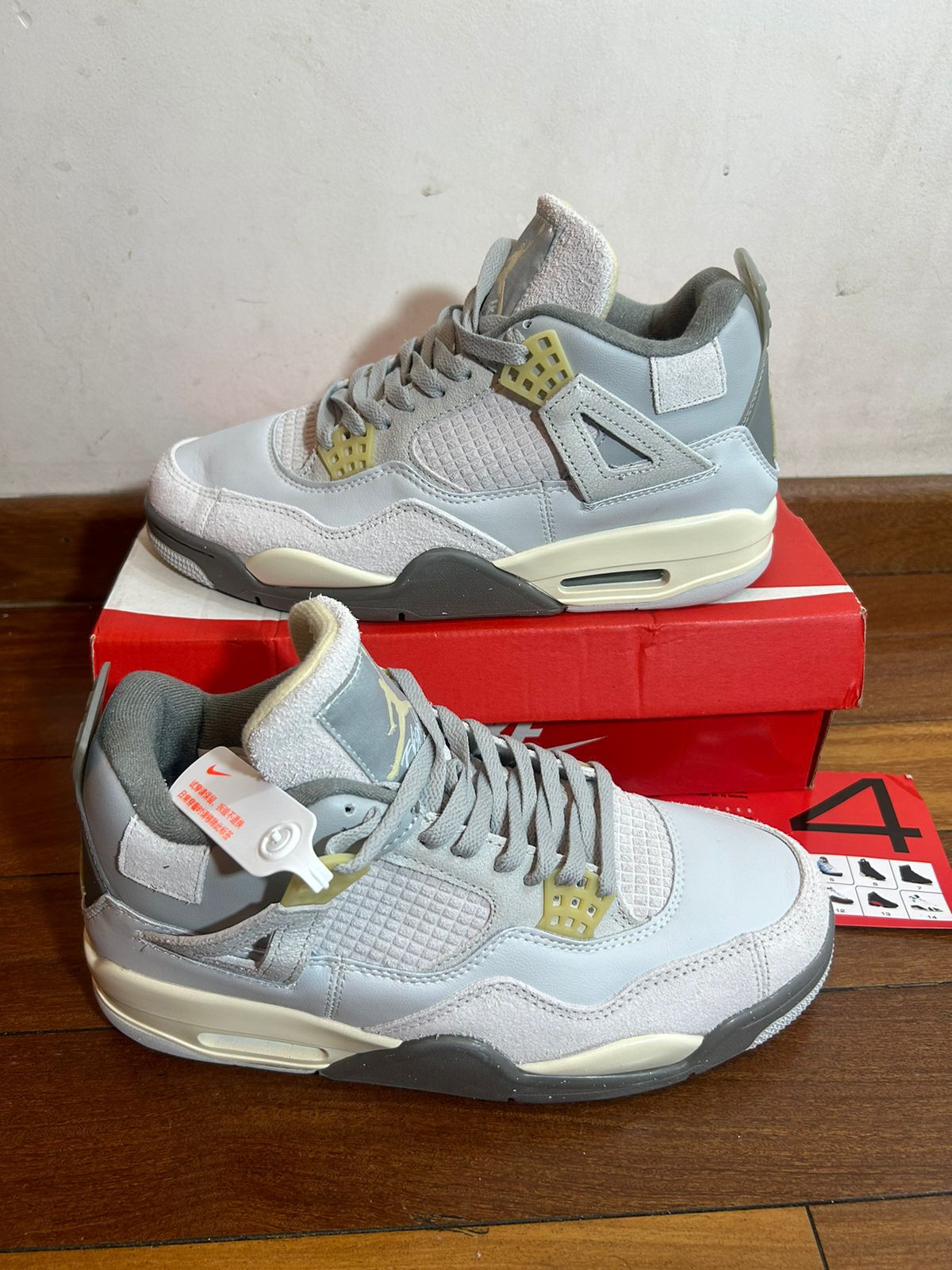 Nike Air Jordan Retro 4  - Gris