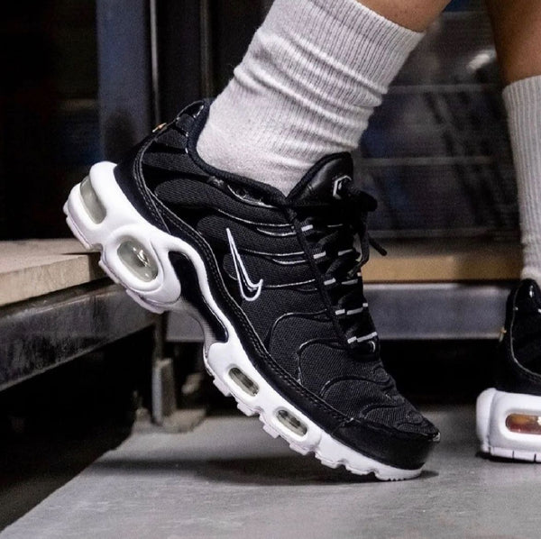Nike Air Max Plus TN - Negras y Blancas