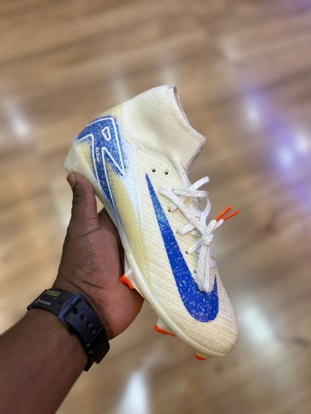 Botitas Futbol Nike - Blanco y Azul