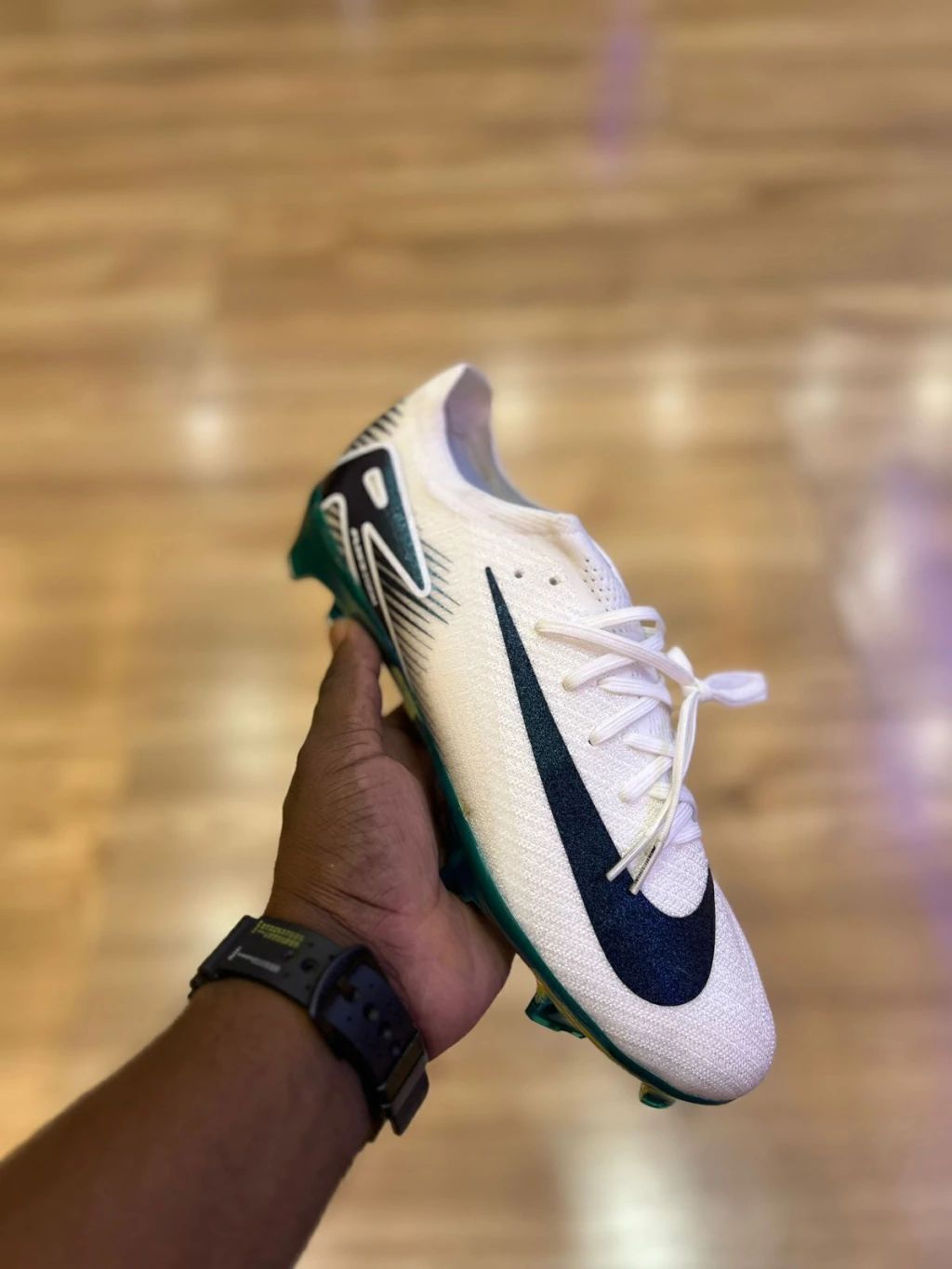 Zapas Futbol Nike - Blanco y Negro