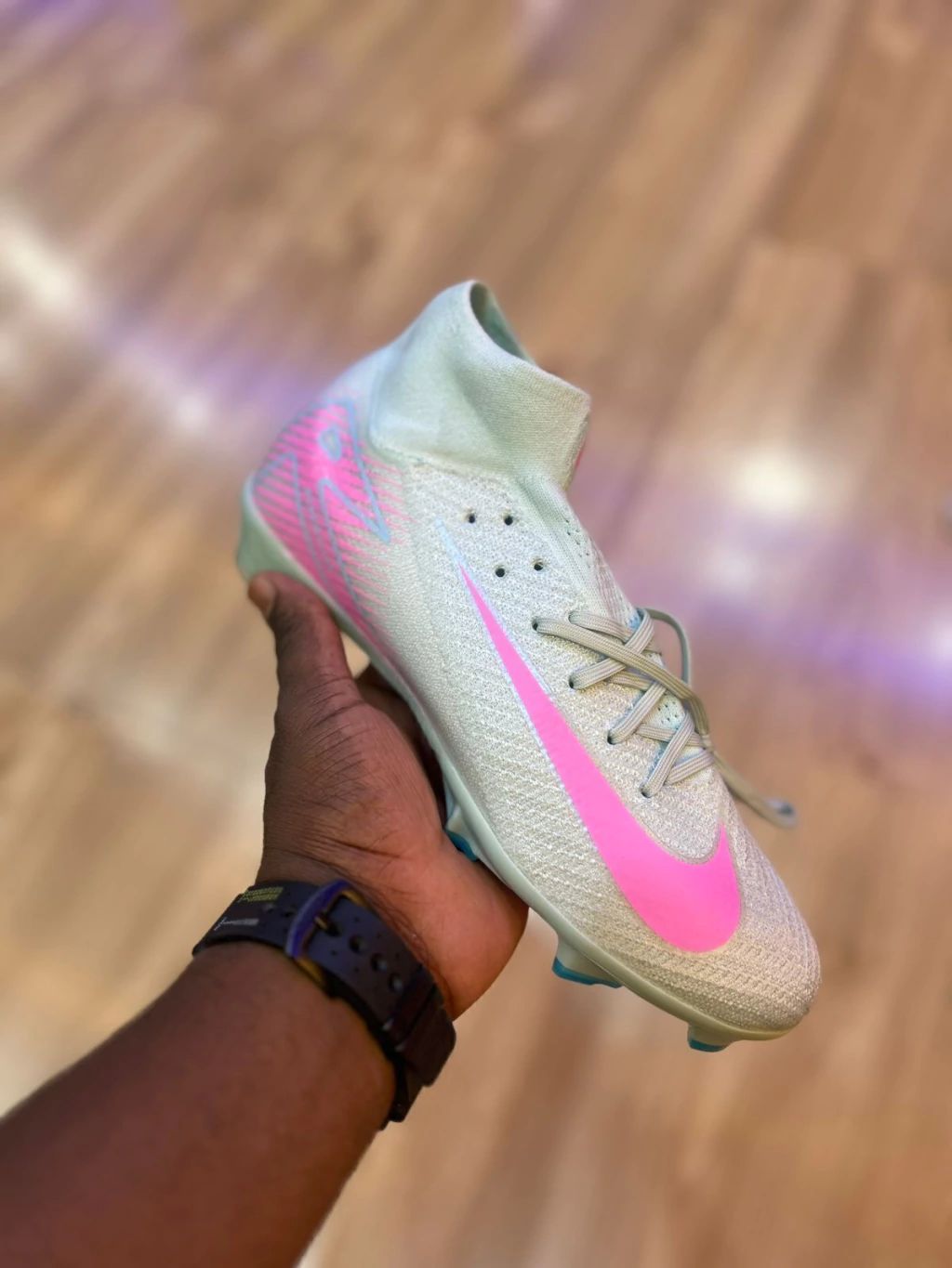 Botas Futbol Nike - Blancas y Rosadas