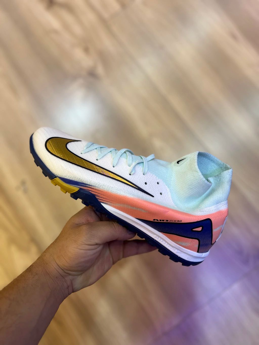 Nike Society Futbol - Blanco y Dorado