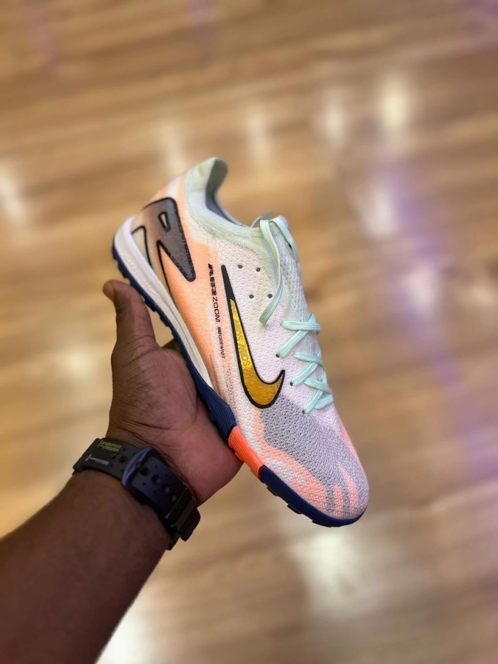 Nike Society Futbol - Celeste y Amarillo