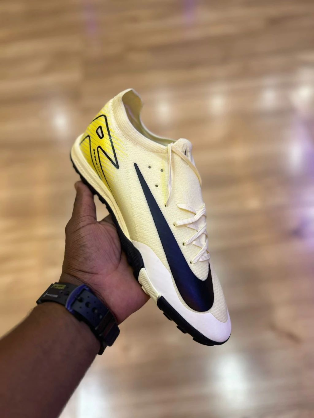 Nike Society Futbol - Dorado y Blanco