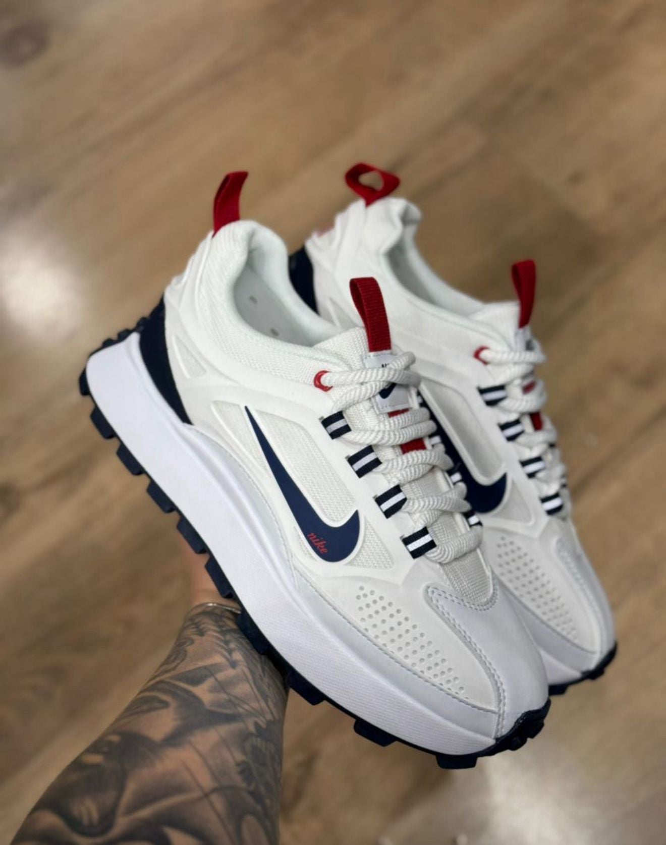 Nike Bailleli – Blanco y Azul