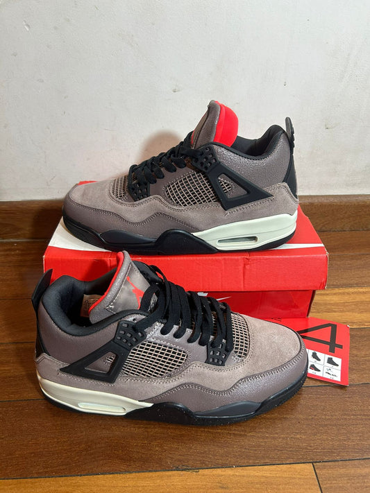 Nike Air Jordan Retro 4  - Marrones