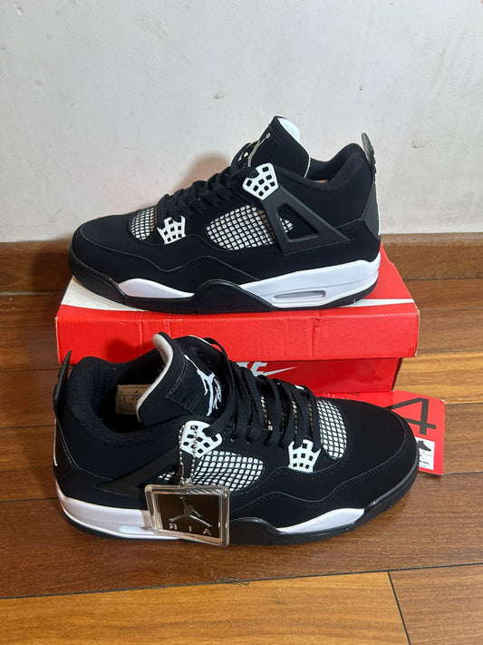 Nike Air Jordan Retro 4  - Negras y Blanco