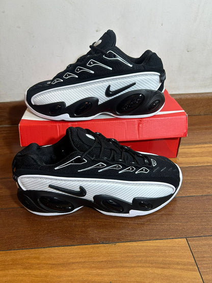 Nike Nocta Glide  - Negras y Blancas