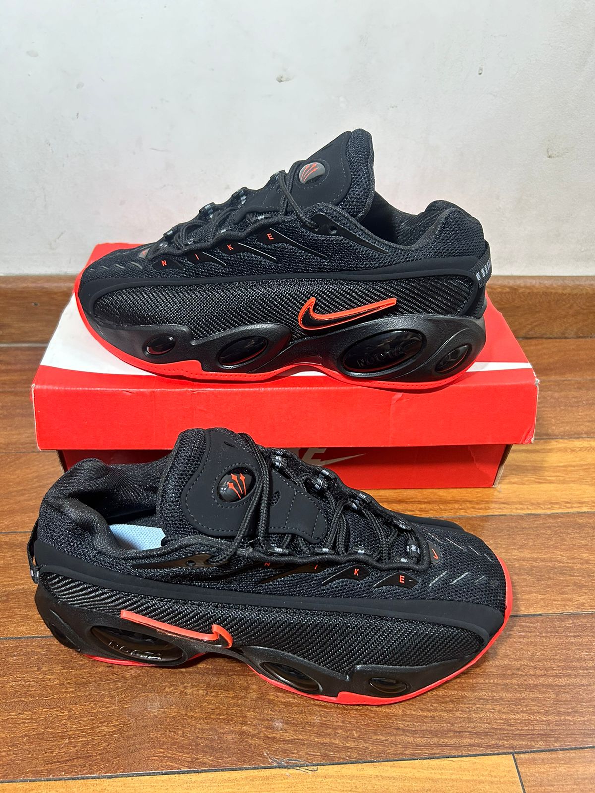 Nike Nocta Glide  - Negras y Rojas